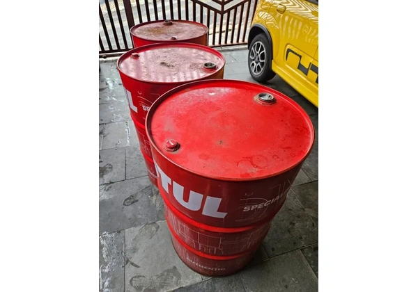 4 Barris de ferro - 200l (R$60, 00 cada)