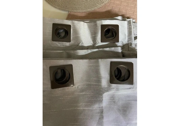 Cortinas para sala tamanho 2, 40 por 1, 70 cor cinza R$80, 00
