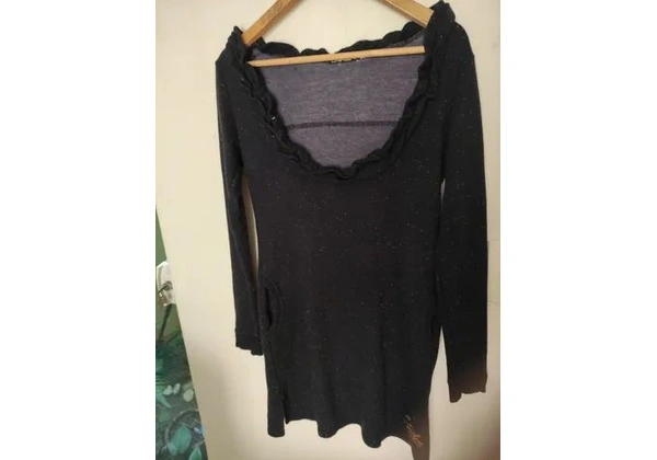 CAVALERA VESTIDO ombro a ombro Tam P (42-44) 65, 00<br>Moletom <br>Com bolsos <br>Com punho manga <br>