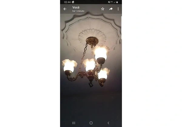 Lustre de bronze com cúpulas de vidro retro