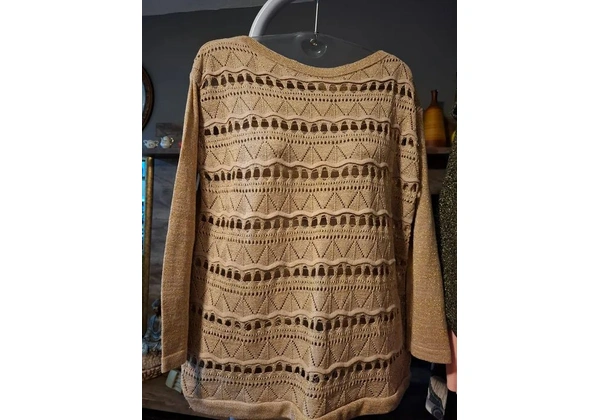 Blusa de Tricô Bege com Detalhes em dourado