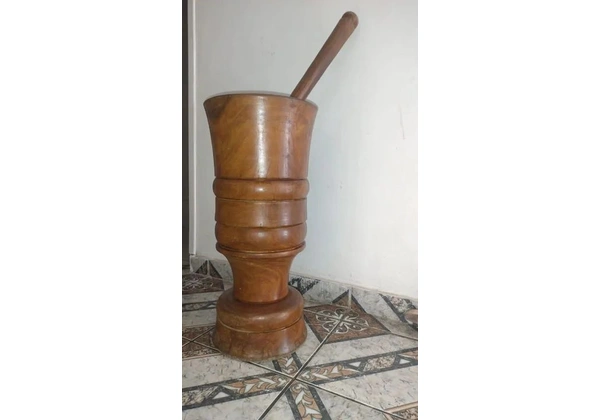 Pilão de madeira