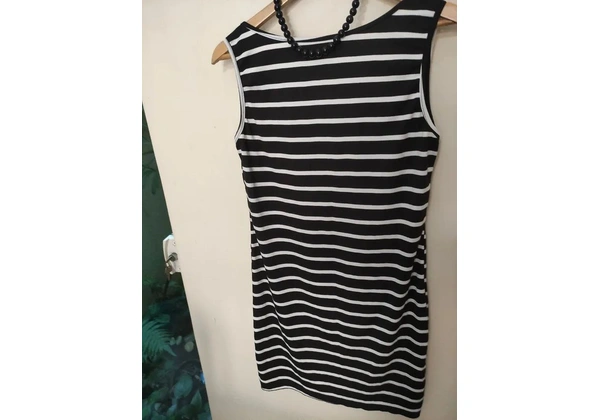 Vestido poliamida Tam G ( 44-46) 40, 00<br>Altura 92cm<br>Largura busto até 60cm