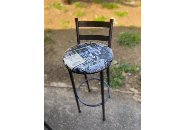 Banqueta alta de aço