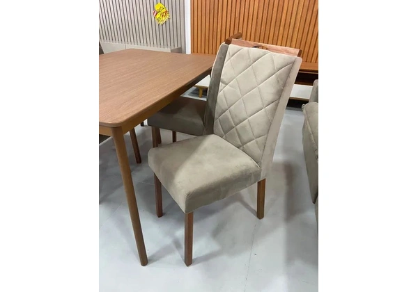 Mesa de Madeira Maciça 1, 35 x 0, 90 + 4 Cadeiras Estofadas com Estrutura de Madeira