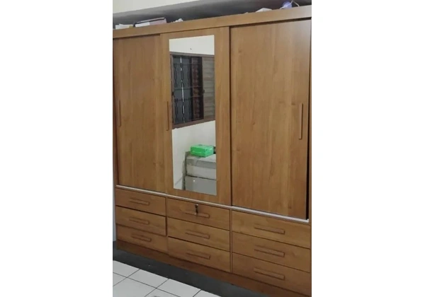 Guarda roupa apenas 8 meses de uso