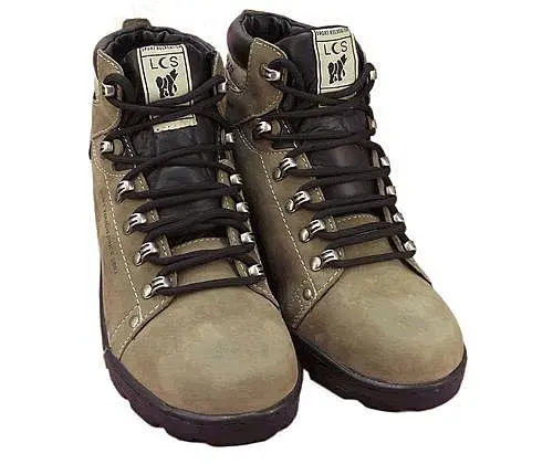 Coturno Adventure em Couro Nobuck 5201 Fendi