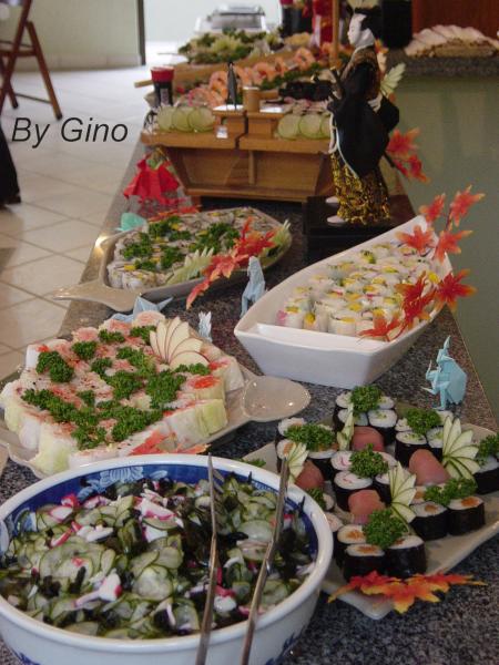 Ornamentação de buffet de sushi