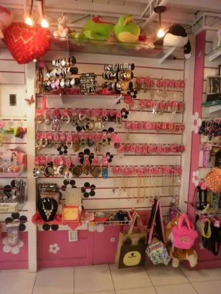VENDO LOJA MONTADA DE ACESSÓRIOS FEMININOS