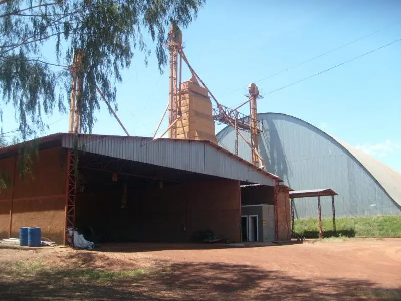 VENDO ARMAZEM GRANELEIRO EM BURITS - MG