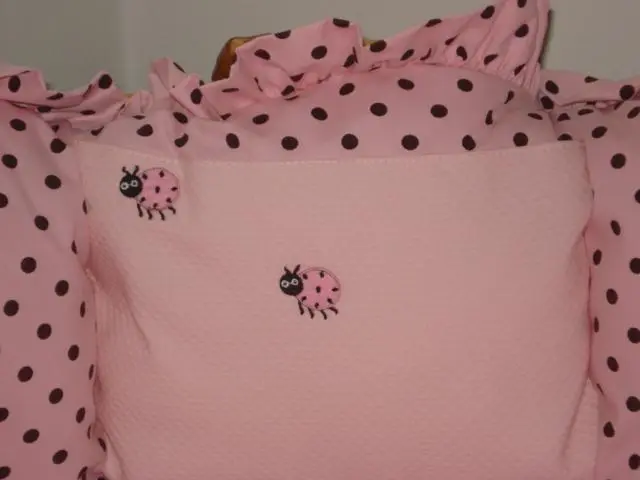 Moises de Vime Natural em Verniz Rosa de Bolinhas