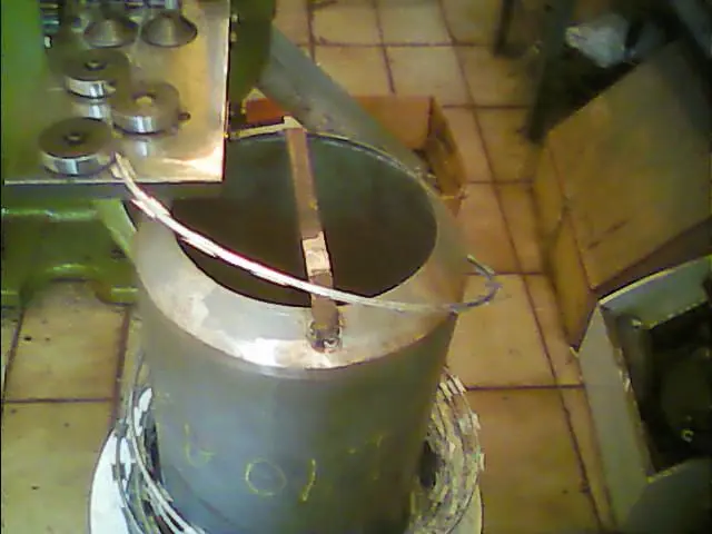 Maquina que fabrica concertina perfurante cortante aspiral