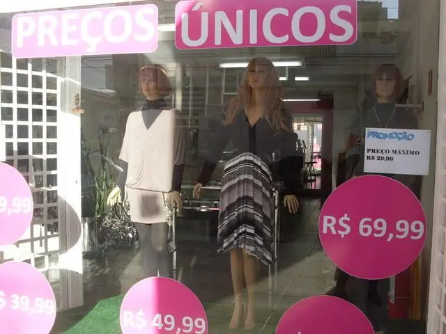VENDO LOJA DE ROUPA FEMININA - BROOKLIN - PONTO COML + INSTALAÇÕES