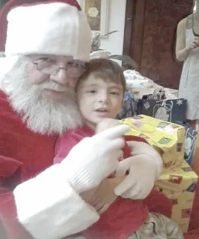 PAPAI NOEL COM BARBA NATURAL E ARTIFICIAL