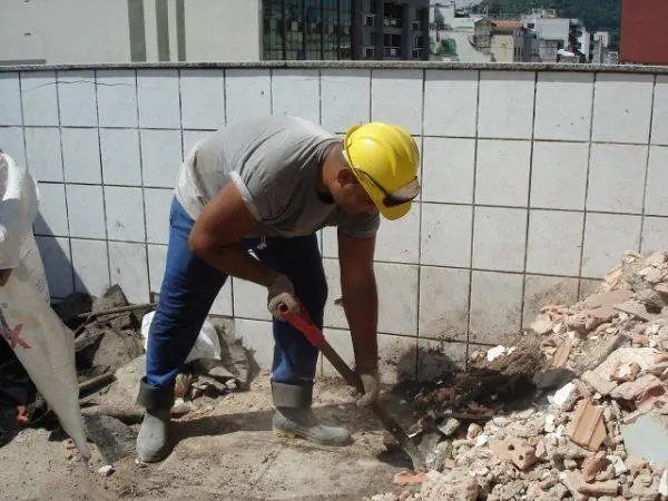 CONSTRUÇÃO E REFORMAS MULT CONSTRUÇÃO