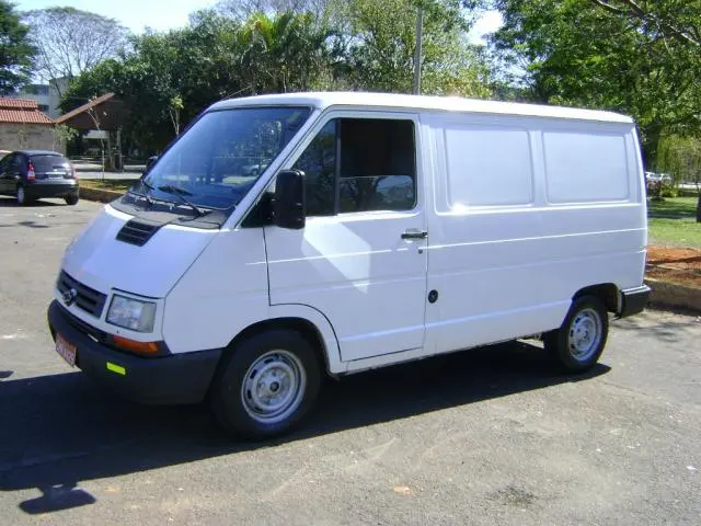 VAN TRAFIC - AGREGO - ALUGO - FRETES - CARRETOS E MUDANÇAS