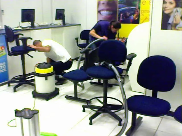 lavagem a seco de sofás
