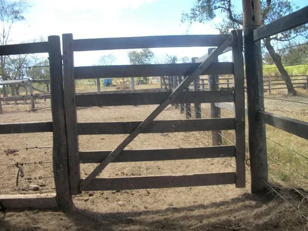 Curral, Piquetes, Baias, Redondel, Haras e Pista para Cavalos