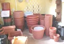 DISTRIBUIDORA DE TERRA PRETA ADUBADA PARA JARDINS, SEMENTES, ESTERCO, HÚMUS, FERTILIZANTES