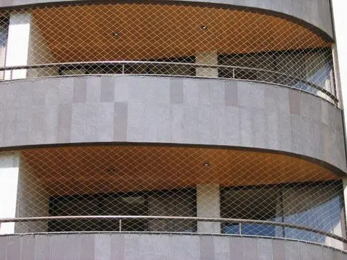 REDES DE PROTEÇÃO NA ÁGUA RASA