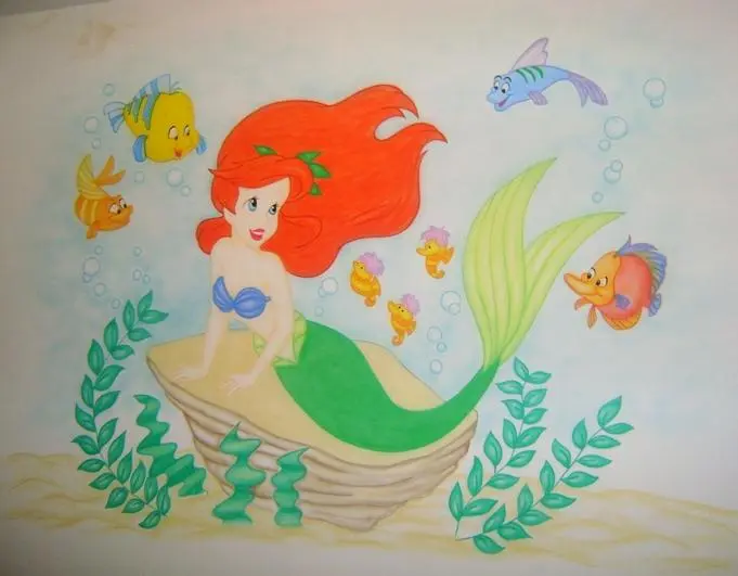 Pintura de desenhos em quarto de bebê e infantil